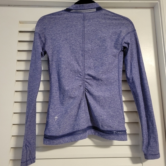 Avivva by Lululemon own the move twist knot faux wrap shrug. - Picture 3 of 9